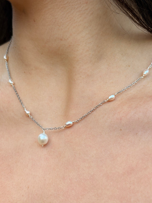 Perlenkette - Silberner Hauch