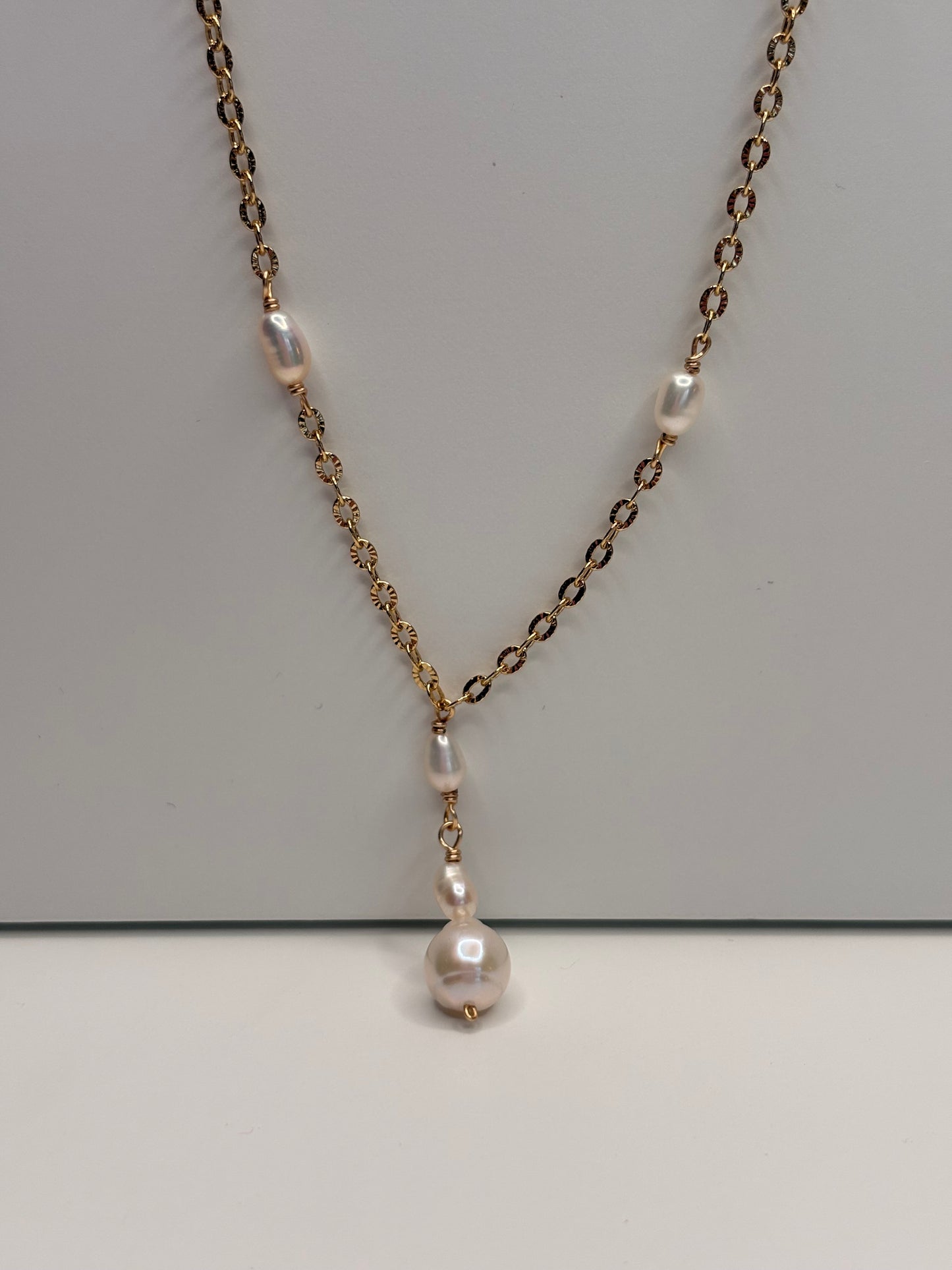 Pearl Necklace - Gold Essence